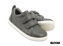 Zapatos barefoot I Walk para niño en color humo y césped, de la marca BOBUX España y Portugal, con diseño cómodo y flexible.
