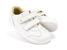 Zapatos barefoot I Walk Sprite de BOBUX España y Portugal, en color blanco con detalles de concha y shimmer dorado para niña.