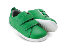 Zapatos Step Up para bebés de BOBUX ESPAÑA Y PORTUGAL, modelo Grass Court en color esmeralda, ideales para primeros pasos.