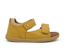 Sandalia barefoot I-Walk Driftwood en color chartreuse para niño, de la marca BOBUX ESPAÑA Y PORTUGAL, con plantilla flexible.
