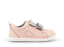 Zapatos barefoot I Walk BOBUX para niñas, plateados y blancos con suela para césped, estilo Seashell Metallic White Grass Court Switch.