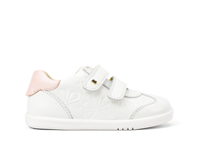 Zapatos barefoot I Walk Sprite de BOBUX en color blanco con brillo de concha marina para niña, estilo ligero y cómodo.