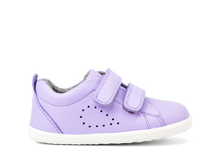 Calzado Step Up para bebés en color lila con diseño Grass Court de BOBUX, ideal para los primeros pasos del bebé.