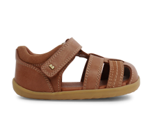 Calzado Step Up Roam en color caramelo para bebés, resistente y cómodo, diseñado para los primeros pasos de tu bebé de BOBUX ESPAÑA Y PORTUGAL.