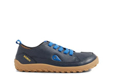 Calzado barefoot BOBUX Kid+ Evo para niño en azul marino, con diseño flexible y transpirable para pies en crecimiento.