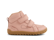 Calzado deportivo barefoot I-Walk Ember Cameo Rose para niña de BOBUX ESPAÑA Y PORTUGAL, con diseño cómodo y color rosa suave.