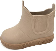 Botas bebé Boatilus Baby Beatly en color taupe y beige con acabado brushed, suaves y cómodas para recién nacidos.