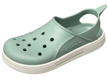 Sandalias Boatilus CLOGGY de color beige con suela de goma y diseño cómodo, ideales para verano y uso casual.