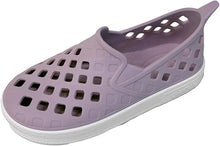 Sandalias Boatilus EASY VEG de color verde con tiras ajustables y suela antideslizante, ideales para verano y actividades al aire libre.
