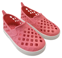 Sandalias Boatilus EASY VEG en color fucsia Barbie y blanco, con diseño confortable y estilo casual para mujer.