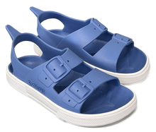 Sandalias Boatilus IRKY VEG en color jeans y blanco, con diseño cómodo y casual, ideales para verano y uso diario.