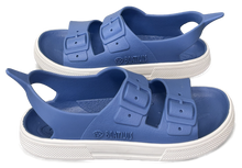 Sandalias Boatilus IRKY VEG en color jeans y blanco, con diseño cómodo y estilo casual para mujer o hombre.