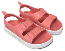 Sandalias Boatilus IRKY VEG en color candy y blanco, con diseño cómodo y moderno, ideales para el verano.