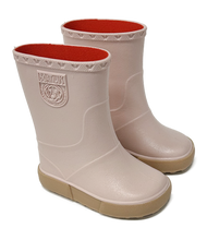 Botas náuticas Boatilus en color rosa viejo y beige, con diseño resistente y estilo náutico, vistas desde el lateral.