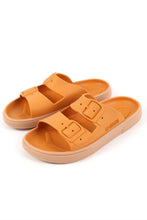 Sandalias Boatilus ROCKSY en color beige con diseño cómodo y casual, ideales para verano y uso diario.